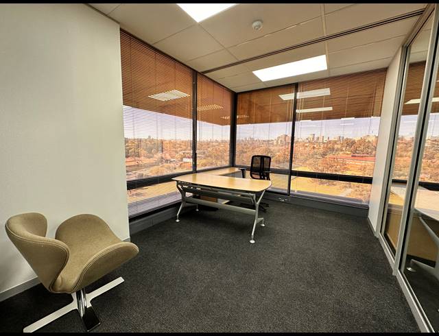18M² SERVICED OFFICE TO LET IN BRAAMFONTEIN WERF